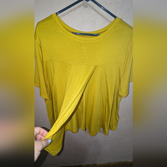 Open Back Active Top - Picture 3 of 3